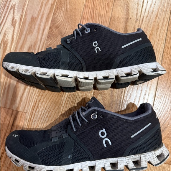 Women’s On Running Black Shoes size 7 - Picture 4 of 8